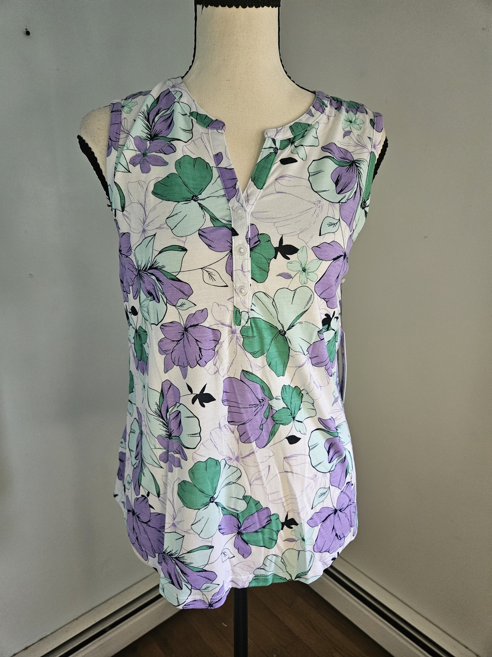 Sleeveless Floral Henley Blouse in Purple and Green